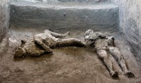 italy-pompeii-ancient-bodies